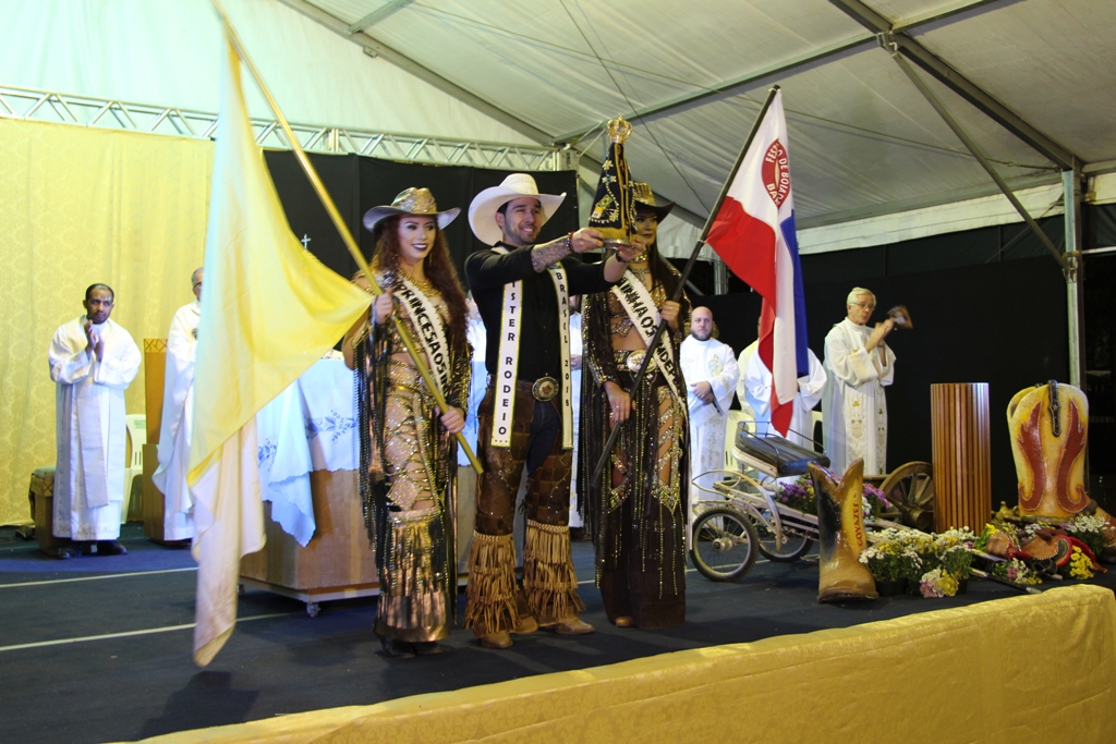 Mister Rodeio Brasil 2018 participa de Missa Sertaneja na Festa do Peão de Barretos